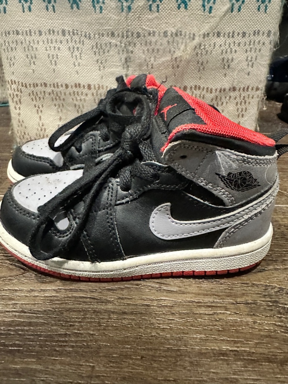 Jordan Toddler High-Top Sneaker in Black, Gray & Red